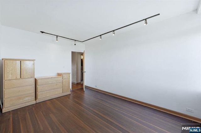 2 Horizon 1010, Fort Lee, NJ 07024