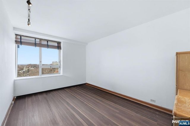 2 Horizon 1010, Fort Lee, NJ 07024