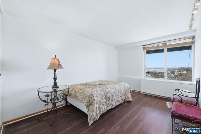 2 Horizon 1010, Fort Lee, NJ 07024