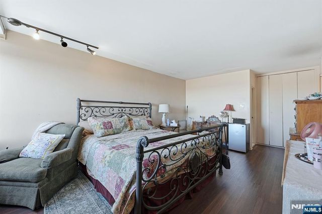 2 Horizon 1010, Fort Lee, NJ 07024