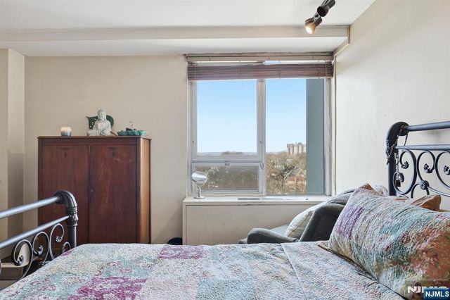 2 Horizon 1010, Fort Lee, NJ 07024