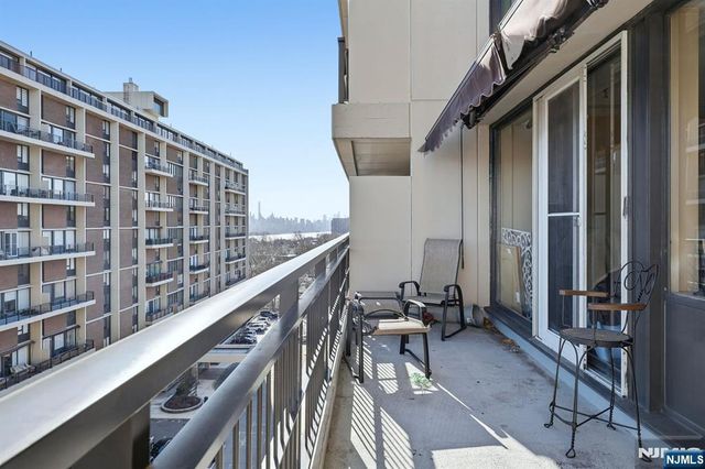 2 Horizon 1010, Fort Lee, NJ 07024