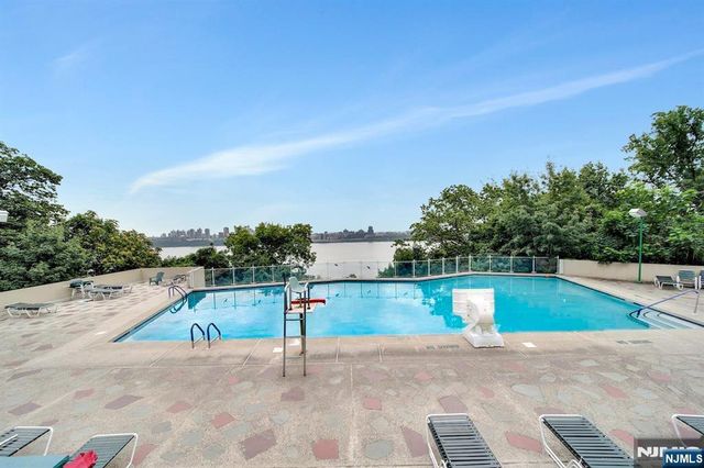 2 Horizon 1010, Fort Lee, NJ 07024