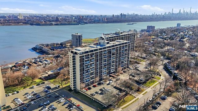 2 Horizon 1010, Fort Lee, NJ 07024