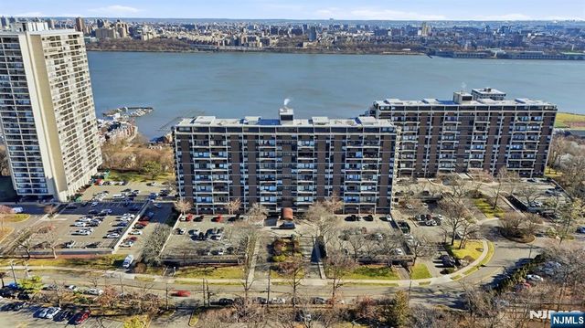 2 Horizon 1010, Fort Lee, NJ 07024