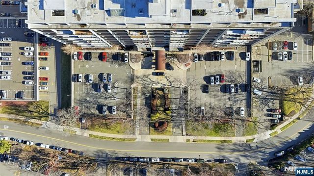 2 Horizon 1010, Fort Lee, NJ 07024