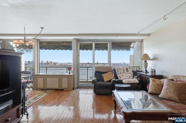 2 Horizon 1010, Fort Lee, NJ 07024