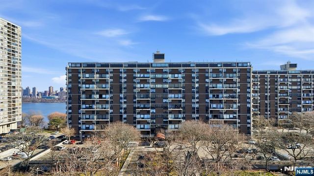 2 Horizon 1010, Fort Lee, NJ 07024