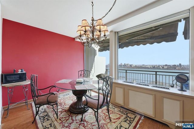 2 Horizon 1010, Fort Lee, NJ 07024