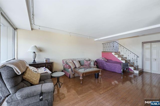 2 Horizon 1010, Fort Lee, NJ 07024