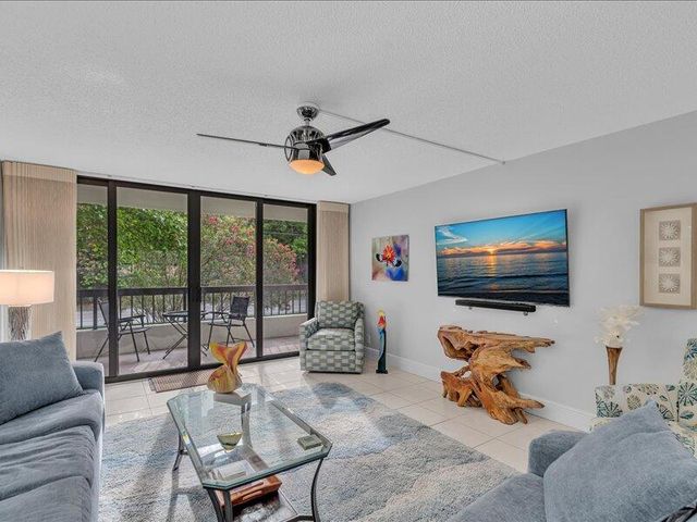 277 N Ocean Boulevard 102, Boca Raton, FL 33432