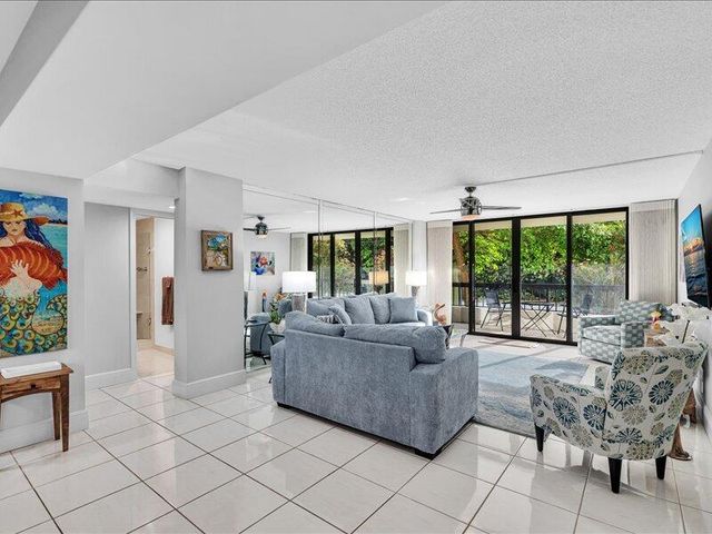 277 N Ocean Boulevard 102, Boca Raton, FL 33432