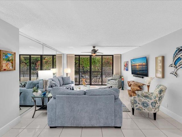 277 N Ocean Boulevard 102, Boca Raton, FL 33432