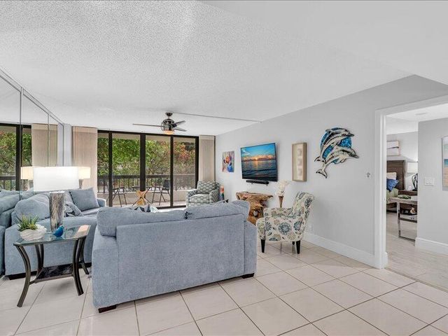 277 N Ocean Boulevard 102, Boca Raton, FL 33432