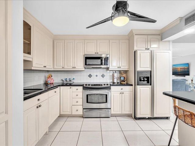 277 N Ocean Boulevard 102, Boca Raton, FL 33432