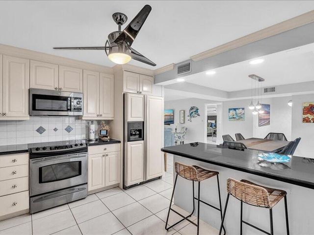 277 N Ocean Boulevard 102, Boca Raton, FL 33432