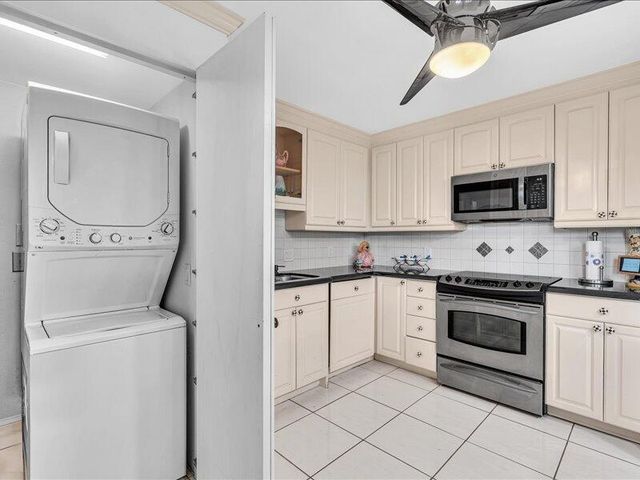 277 N Ocean Boulevard 102, Boca Raton, FL 33432