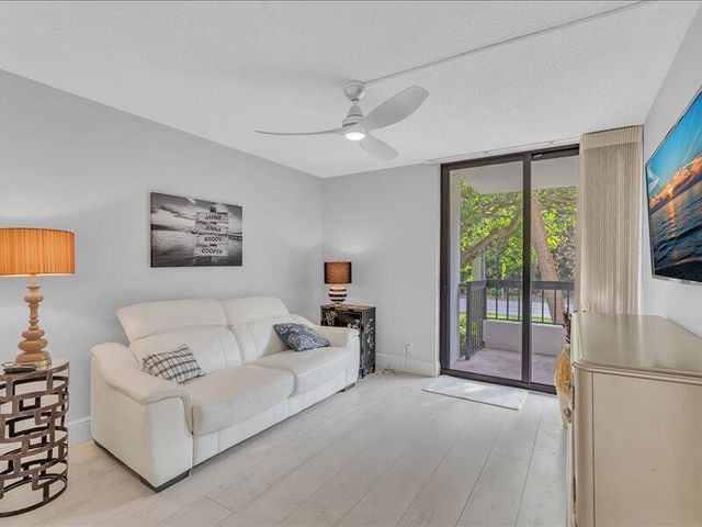 277 N Ocean Boulevard 102, Boca Raton, FL 33432