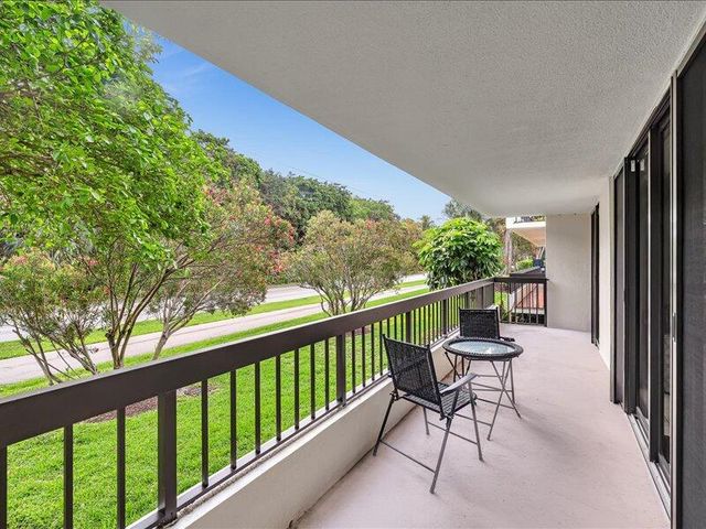 277 N Ocean Boulevard 102, Boca Raton, FL 33432