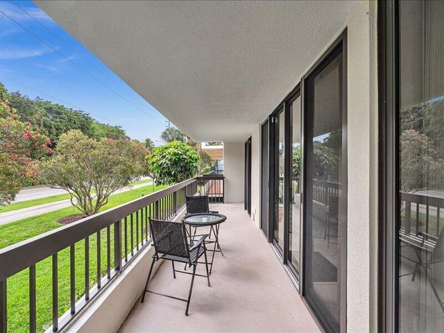 277 N Ocean Boulevard 102, Boca Raton, FL 33432