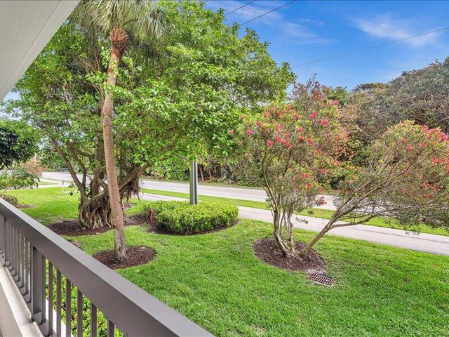 277 N Ocean Boulevard 102, Boca Raton, FL 33432