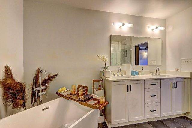 260 18th NW Street 10302, Atlanta, GA 30363