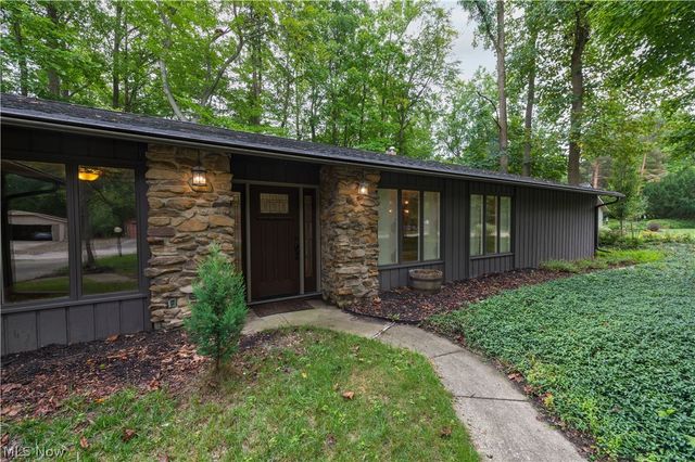 12101 The Bluffs, Strongsville, OH 44136