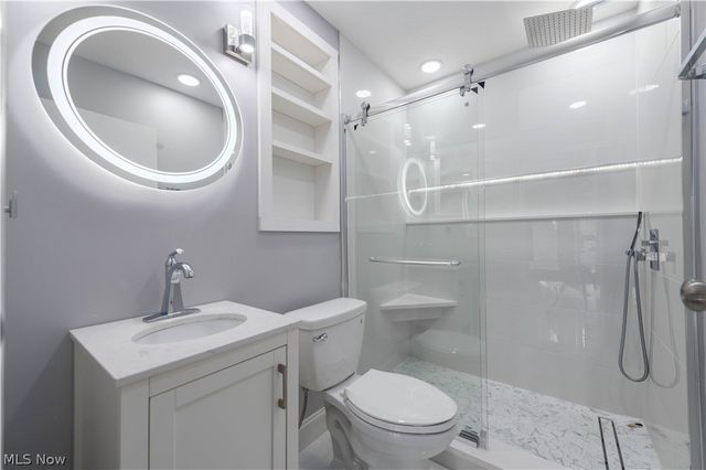 12101 The Bluffs, Strongsville, OH 44136