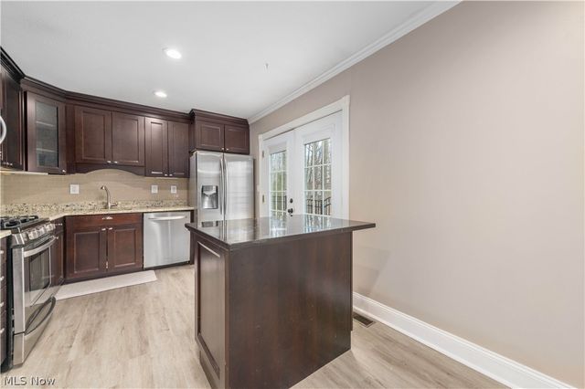 12101 The Bluffs, Strongsville, OH 44136