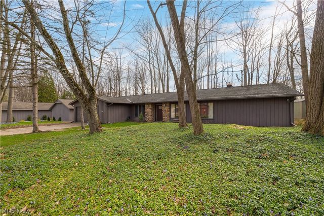 12101 The Bluffs, Strongsville, OH 44136