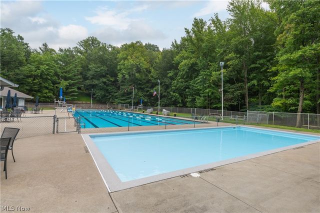 12101 The Bluffs, Strongsville, OH 44136