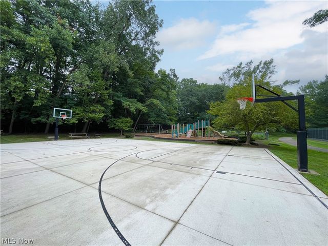 12101 The Bluffs, Strongsville, OH 44136