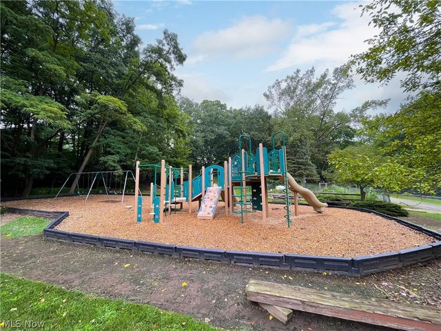 12101 The Bluffs, Strongsville, OH 44136