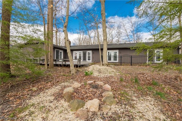 12101 The Bluffs, Strongsville, OH 44136