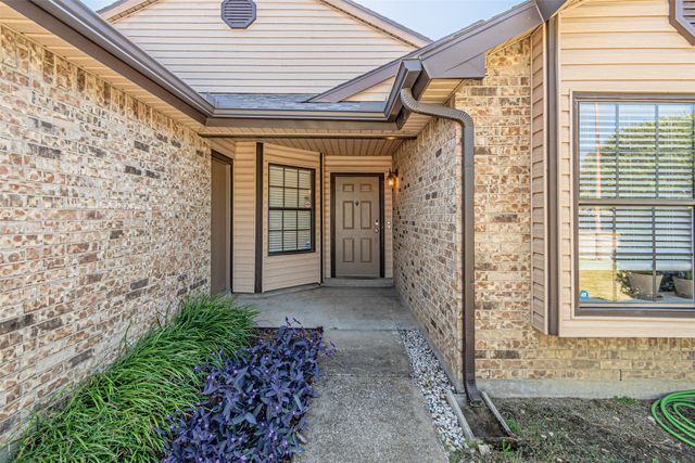 4100 Staghorn Circle N, Fort Worth, TX 76137