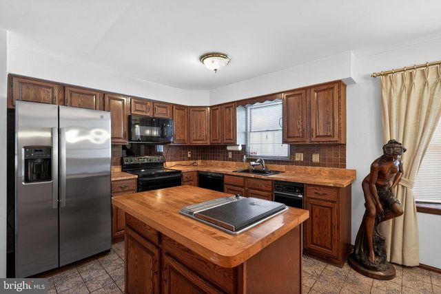 1511 LAURIE LN, Yardley, PA 19067