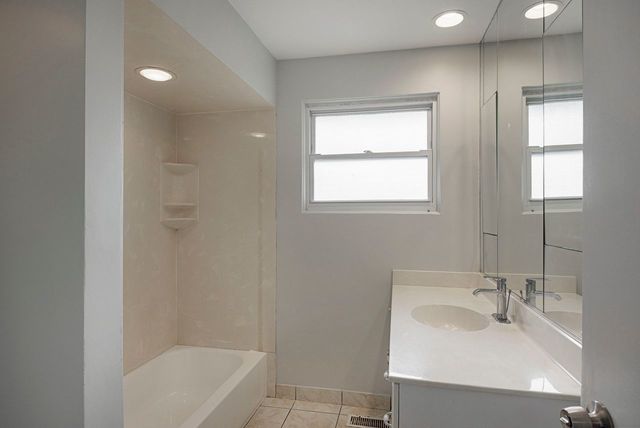 9200 Kedvale Avenue, Skokie, IL 60076