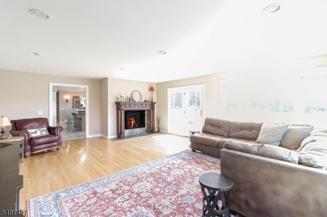 11 Beavers Rd, Tewksbury Twp., NJ 07830
