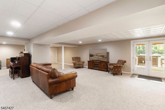 11 Beavers Rd, Tewksbury Twp., NJ 07830