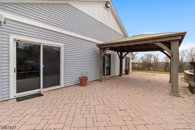 11 Beavers Rd, Tewksbury Twp., NJ 07830