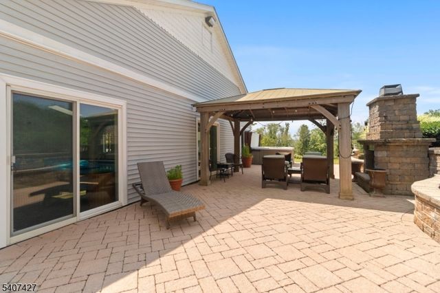 11 Beavers Rd, Tewksbury Twp., NJ 07830