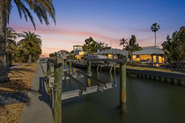 834 JUNGLE QUEEN WAY, Longboat Key, FL 34228