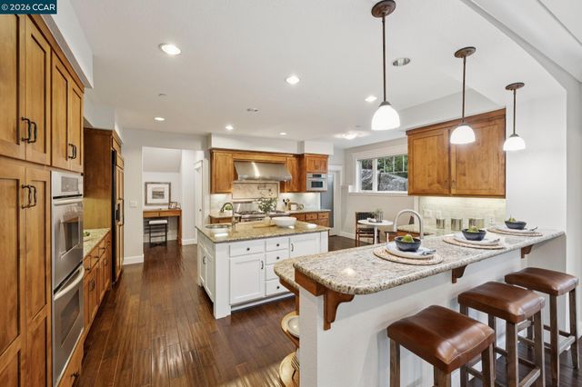 1980 Meadow Rd, Walnut Creek, CA 94595