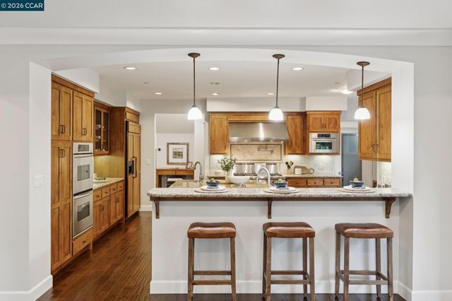 1980 Meadow Rd, Walnut Creek, CA 94595