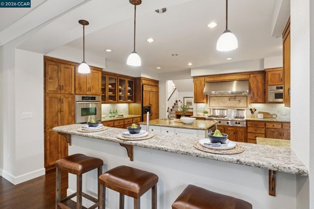 1980 Meadow Rd, Walnut Creek, CA 94595