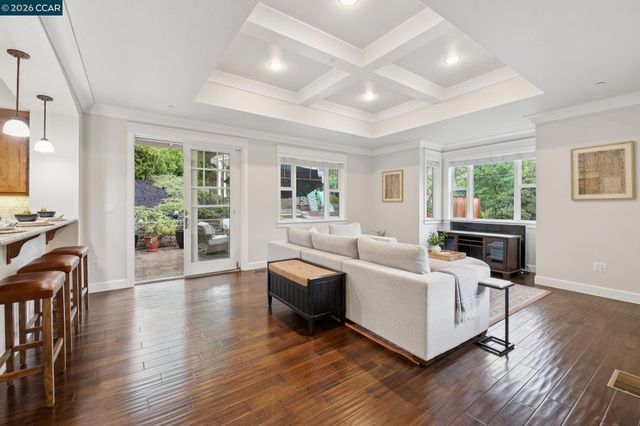 1980 Meadow Rd, Walnut Creek, CA 94595