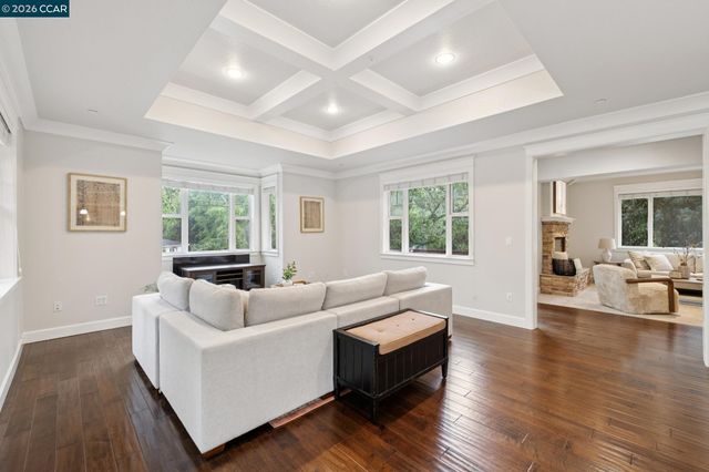 1980 Meadow Rd, Walnut Creek, CA 94595