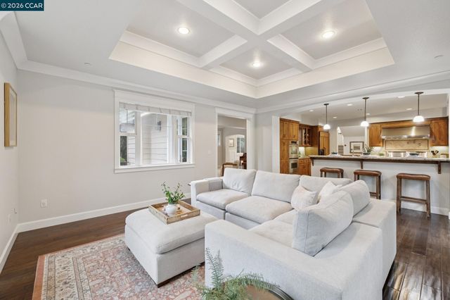 1980 Meadow Rd, Walnut Creek, CA 94595