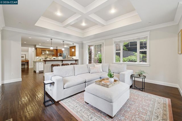 1980 Meadow Rd, Walnut Creek, CA 94595