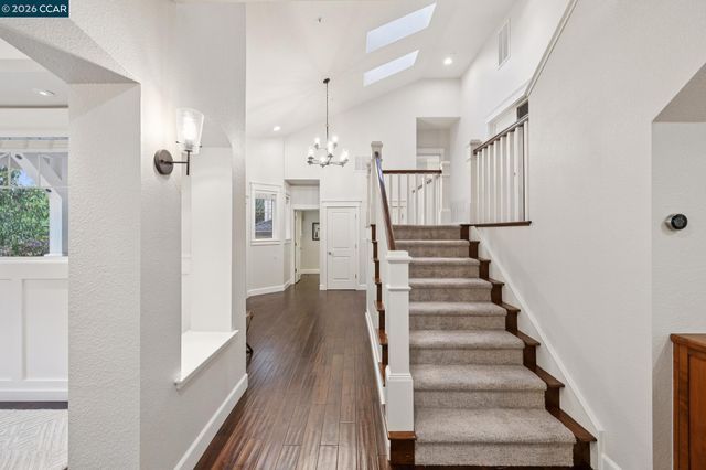 1980 Meadow Rd, Walnut Creek, CA 94595